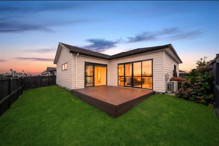 Photo of property in 6 Kakabeak Way, Takanini, 2110