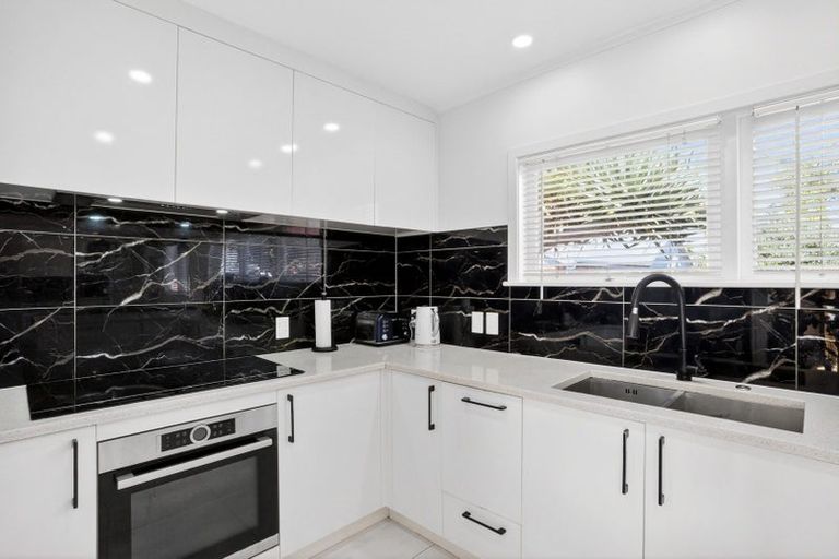 Photo of property in 1/7a Corunna Road, Milford, Auckland, 0620