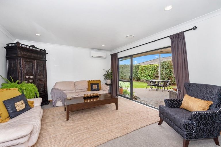 Photo of property in 38 Waiwherowhero Drive, St Andrews, Hamilton, 3200