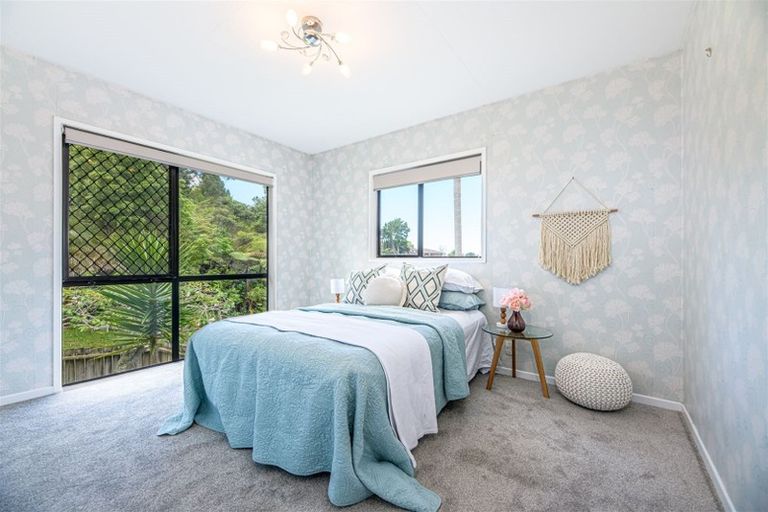 Photo of property in 1/8 Heatherleigh Rise, Northcross, Auckland, 0632