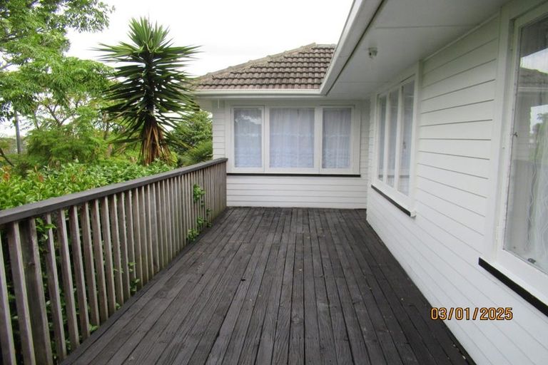Photo of property in 17 Oreil Avenue, West Harbour, Auckland, 0618