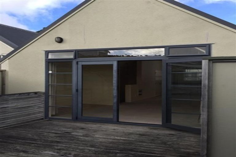 Photo of property in Pirie Street Townhouses, 22/35 Pirie Street, Mount Victoria, Wellington, 6011