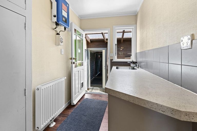 Photo of property in 4 Smith Road, Merrilands, New Plymouth, 4312