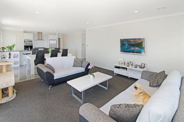 Photo of property in 1 Ongarui Close, Whalers Gate, New Plymouth, 4310