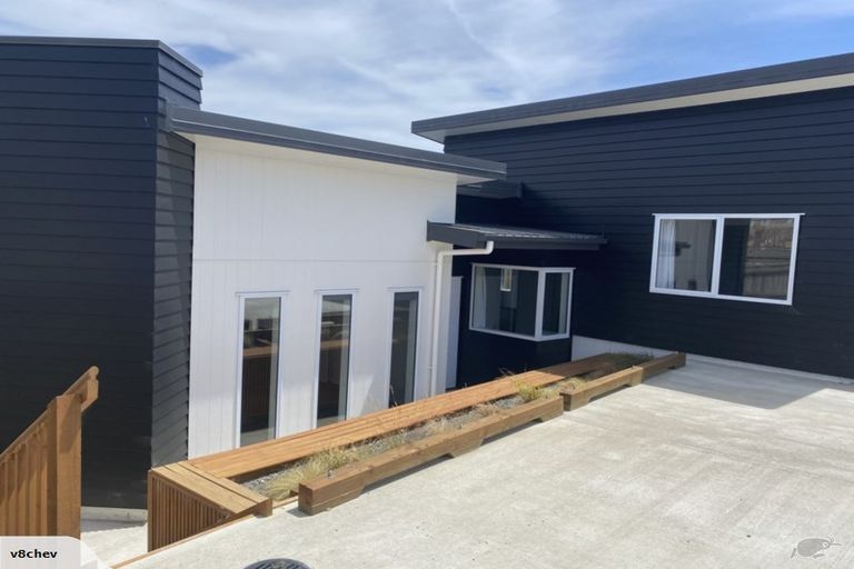 Photo of property in 2 Omaka Place, Aotea, Porirua, 5024