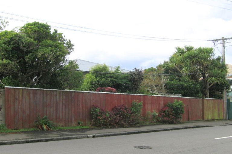 Photo of property in 6 Trebann Street, Paparangi, Wellington, 6037