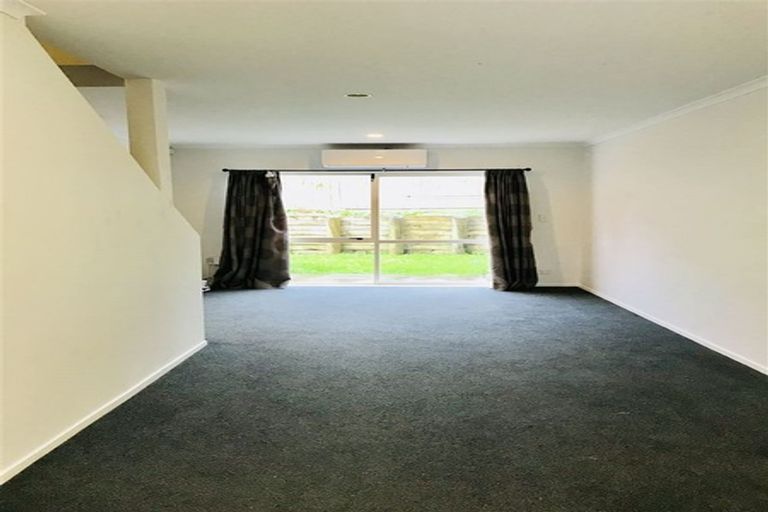 Photo of property in 4 Brashier Circle, Sunnyvale, Auckland, 0612