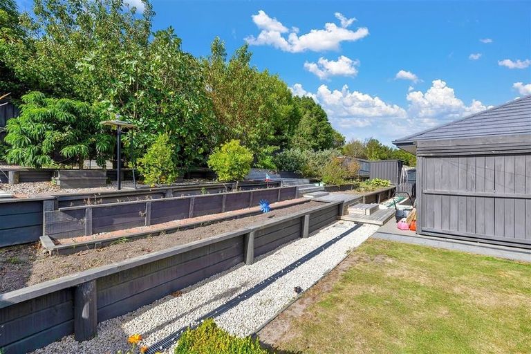 Photo of property in 31 Davaar Crescent, Broomfield, Christchurch, 8042