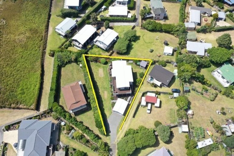 Photo of property in 16 Moray Place, Whiritoa, Whangamata, 3691