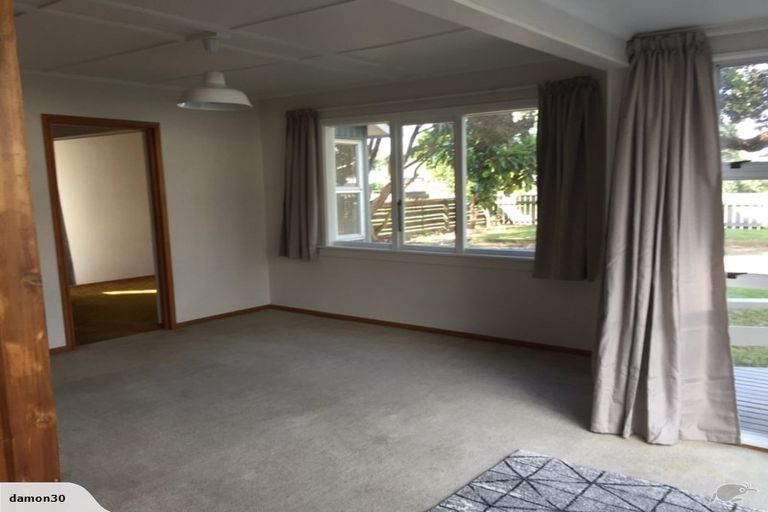 Photo of property in 4 Watson Drive, Paraparaumu Beach, Paraparaumu, 5032