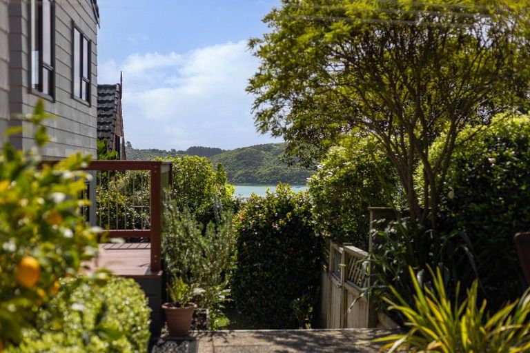 Photo of property in 9 Kinnel Grove, Papakowhai, Porirua, 5024