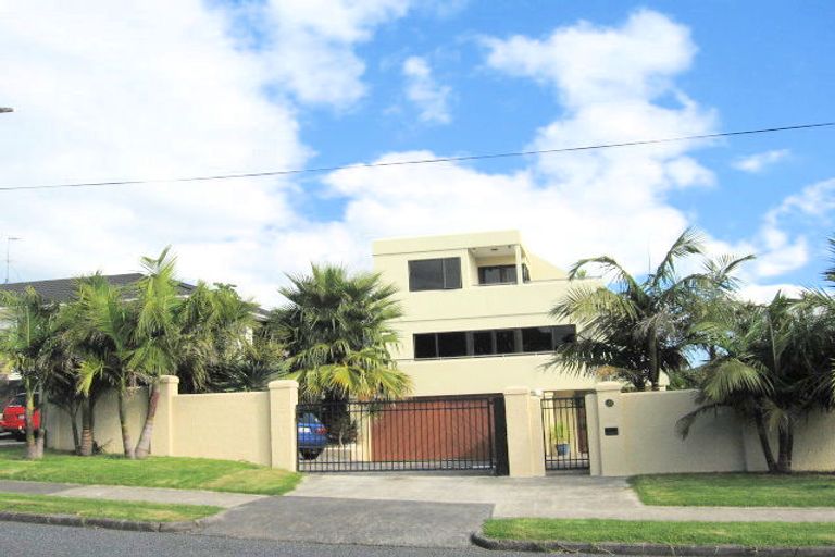 Photo of property in 162 Bleakhouse Road, Mellons Bay, Auckland, 2014