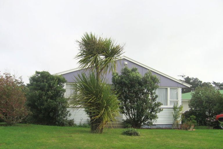 Photo of property in 18 Sasanof View, Ascot Park, Porirua, 5024