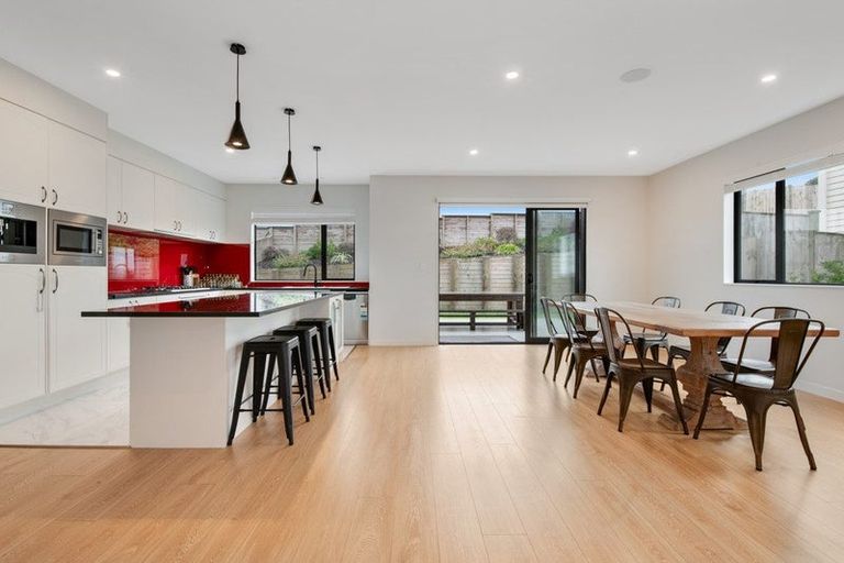 Photo of property in 7 Manawanui Way, Orewa, 0931