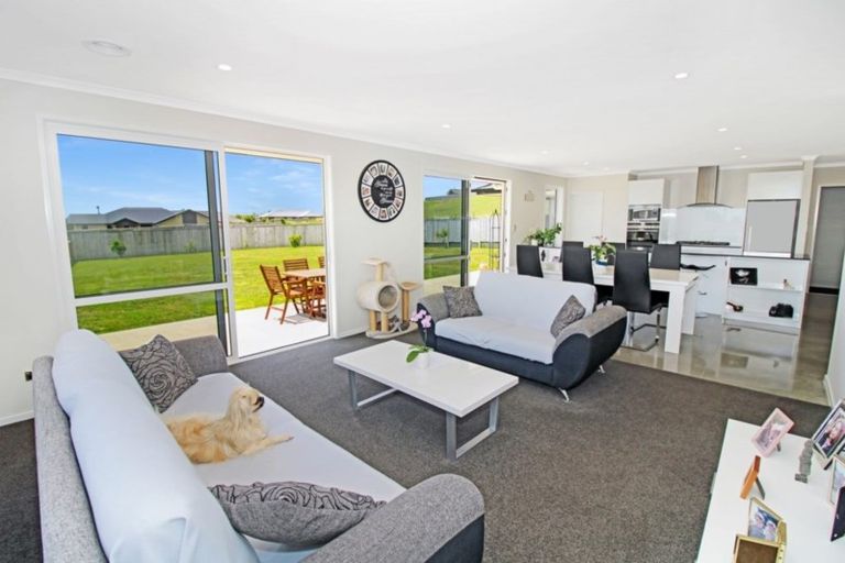 Photo of property in 1 Ongarui Close, Whalers Gate, New Plymouth, 4310