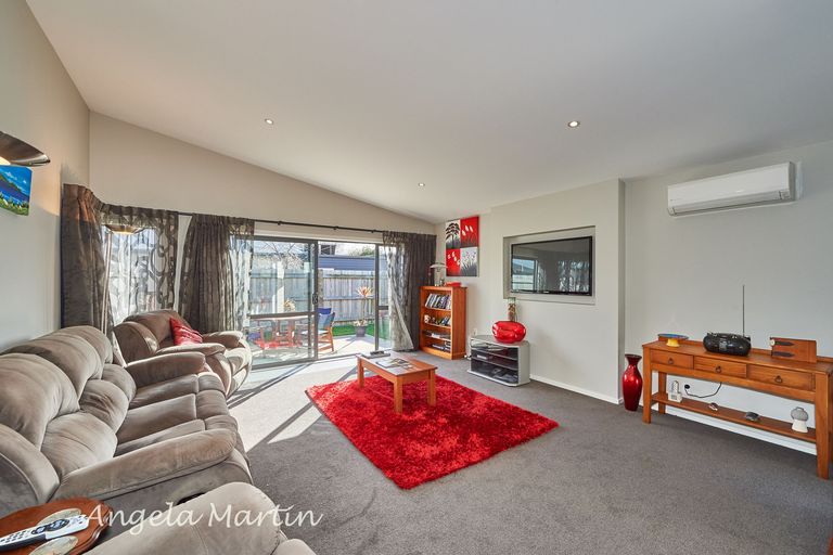 Photo of property in 1 Cullen Court, Palmerston North, 4410