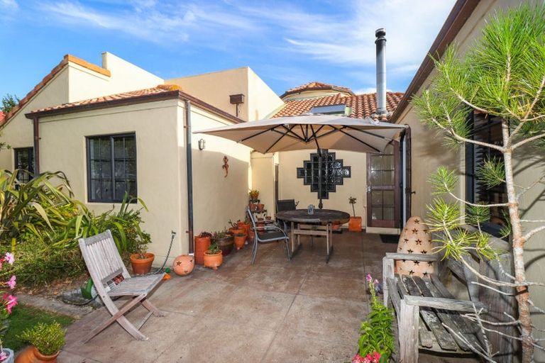 Photo of property in 16 La Lena Grove, Fitzherbert, Palmerston North, 4410