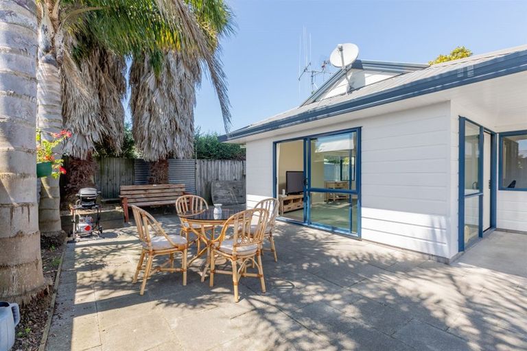 Photo of property in 11 Checketts Place, Papamoa Beach, Papamoa, 3118