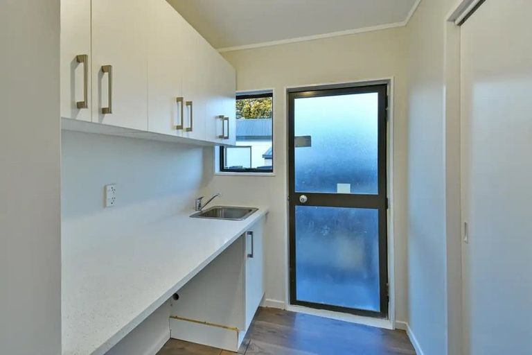 Photo of property in 1/11 Barneys Farm Road, Clendon Park, Auckland, 2103