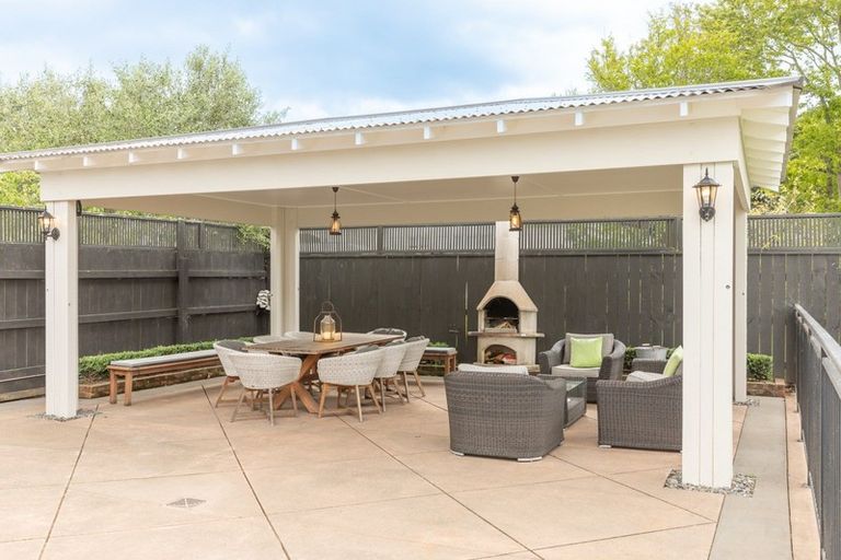 Photo of property in 16 Selwyn Crescent, College Estate, Whanganui, 4500