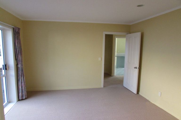 Photo of property in 1/36 Whiting Grove, West Harbour, Auckland, 0618