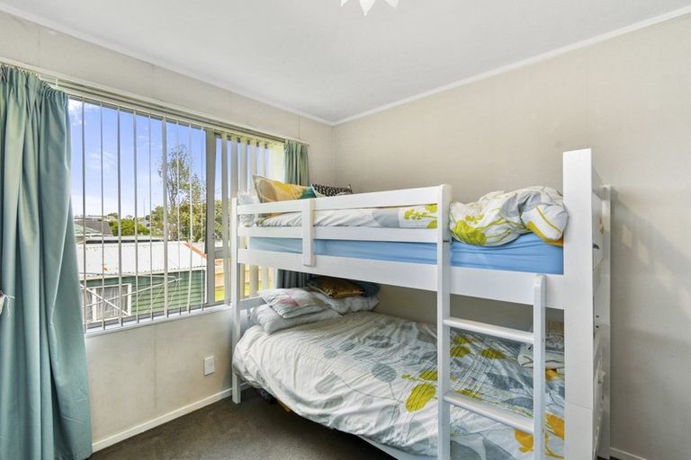 Photo of property in 1 Hobart Crescent, Wattle Downs, Auckland, 2103