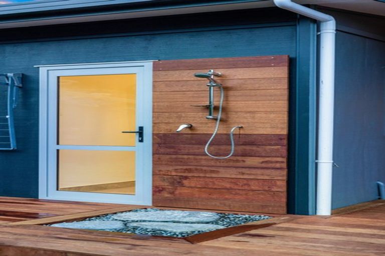 Photo of property in 2 Claude Road, Stanmore Bay, Whangaparaoa, 0932