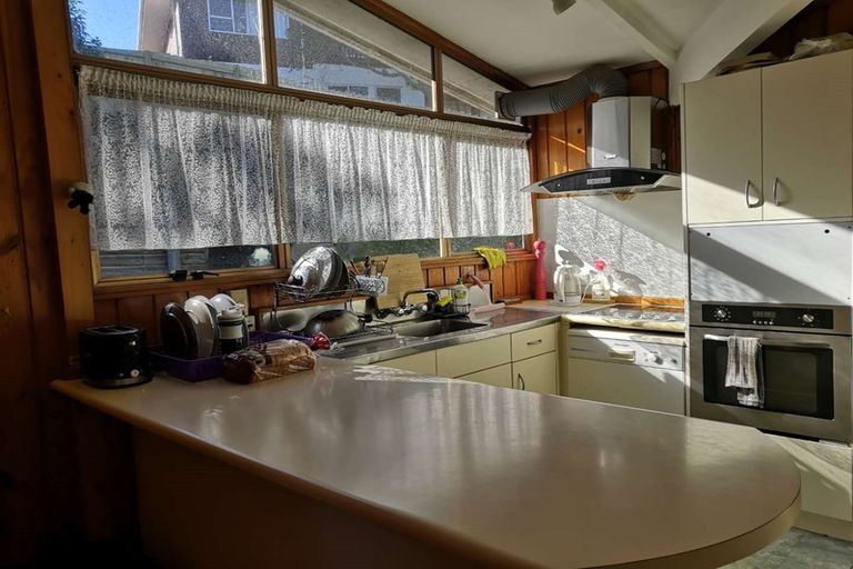 Photo of property in 18 Glenveagh Drive, Mount Roskill, Auckland, 1041