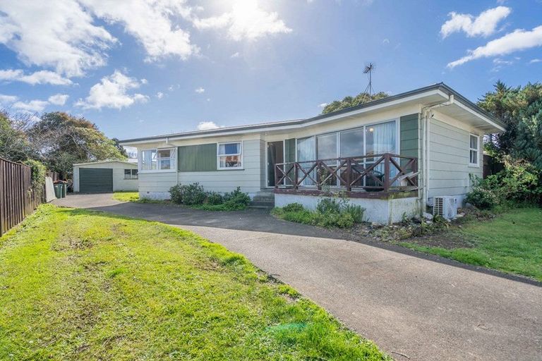 Photo of property in 10 Brentford Place, Manurewa, Auckland, 2102
