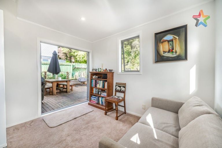 Photo of property in 225 Whites Line East, Waiwhetu, Lower Hutt, 5010