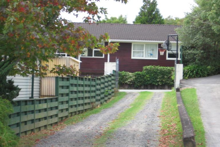 Photo of property in 25 Castleford Street, Green Bay, Auckland, 0604