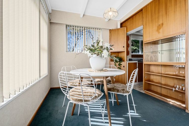 Photo of property in 3/341 Devon Street West, New Plymouth, 4310