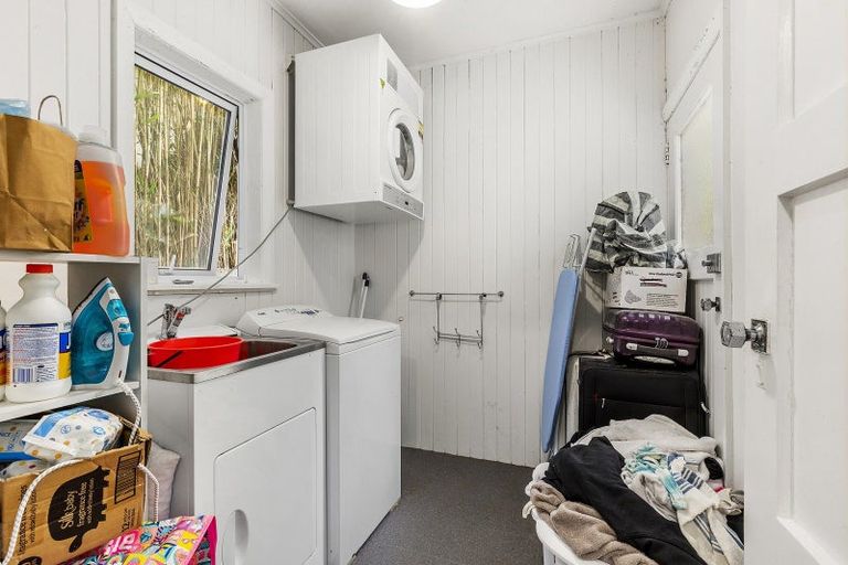 Photo of property in 168 Sutherland Road, Lyall Bay, Wellington, 6022