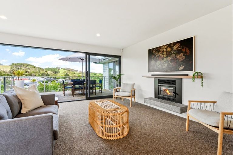 Photo of property in 4 Penney Rise, Matakana, 0985