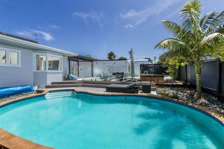 Photo of property in 1 Achilles Crescent, Narrow Neck, Auckland, 0624