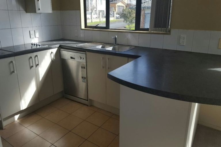 Photo of property in 14 Gordon Stanley Drive, Massey, Auckland, 0614