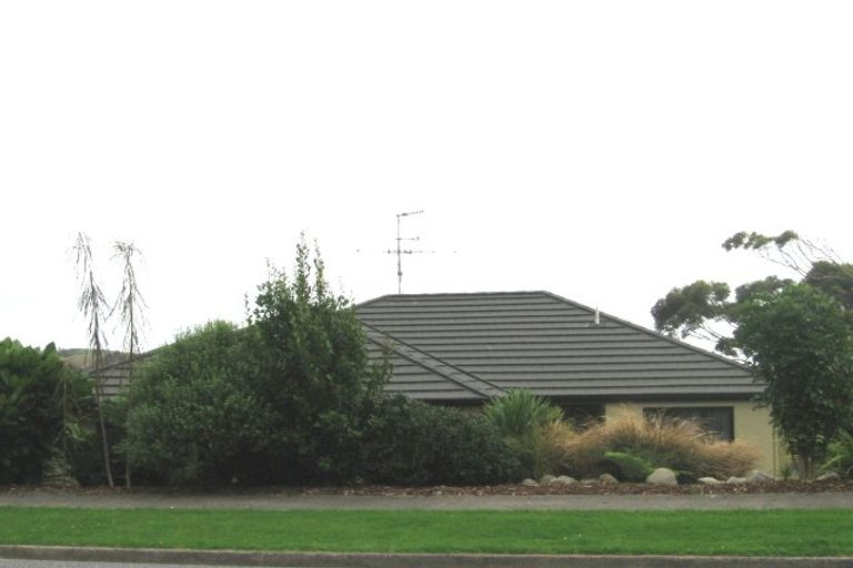 Photo of property in 44 Kakariki Grove, Waikanae, 5036