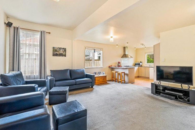 Photo of property in 18 York Street, Moera, Lower Hutt, 5010