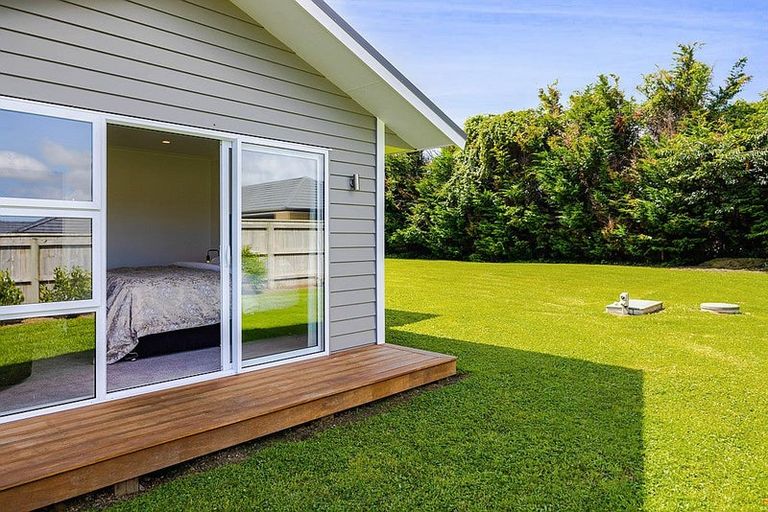 Photo of property in 7 Cross Street, Lepperton, New Plymouth, 4373