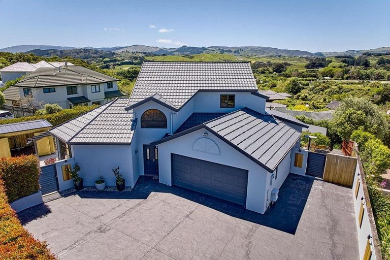 Photo of property in 17 Voyager Way, Whitby, Porirua, 5024