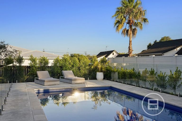 Photo of property in 15 Church Street, Northcote Point, Auckland, 0627