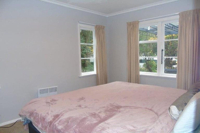 Photo of property in 11 Kopara Grove, Stokes Valley, Lower Hutt, 5019