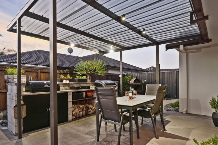 Photo of property in 18 St Clair Place, Browns Bay, Auckland, 0630