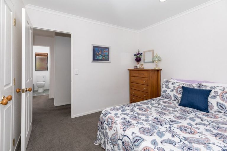 Photo of property in 14 Limousin Place, Grandview Heights, Hamilton, 3200