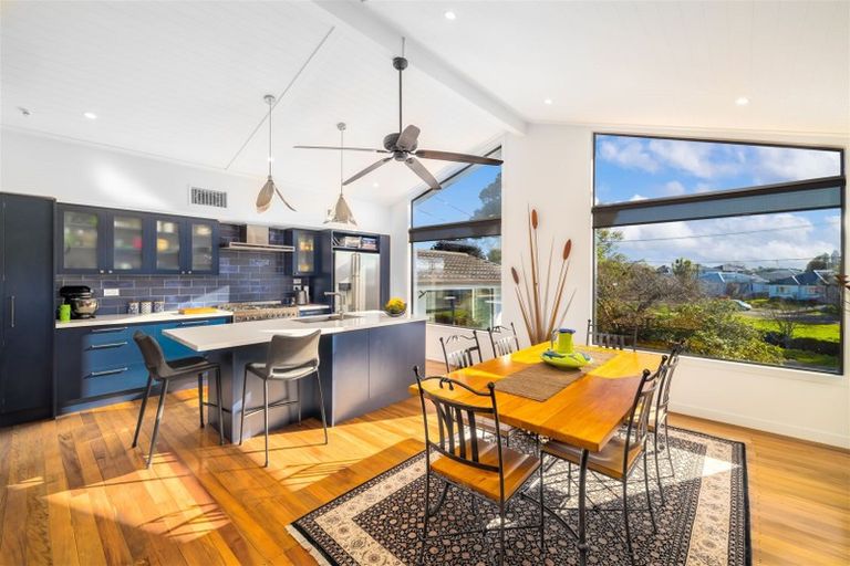 Photo of property in 237 Fifield Terrace, Opawa, Christchurch, 8023