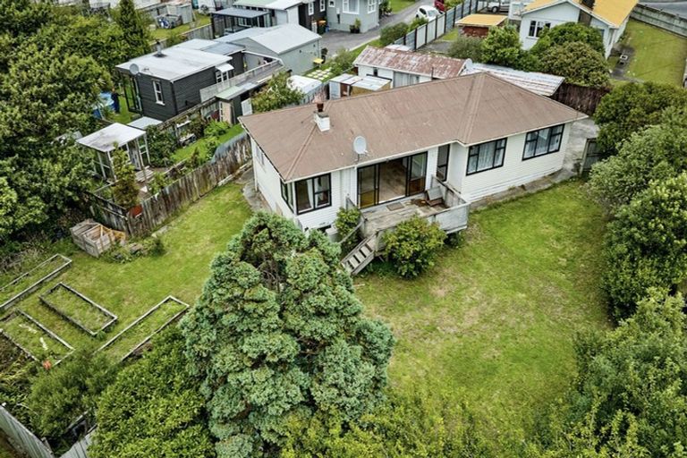 Photo of property in 5 Puriri Street, Wainuiomata, Lower Hutt, 5014