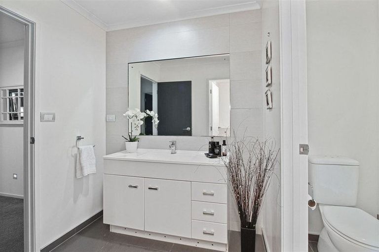 Photo of property in 8 Millbrook Drive, Waiuku, 2683