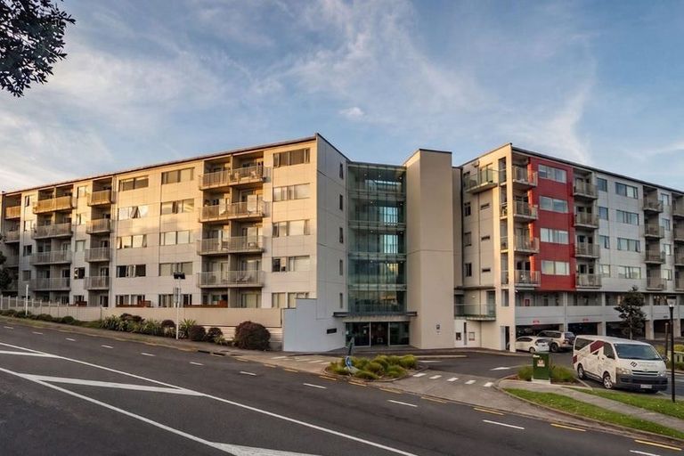 Photo of property in Shoal Haven Apartments, 307a/130 Anzac Street, Takapuna, Auckland, 0622