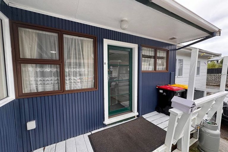 Photo of property in 5/93 Waikawa Road, Picton, 7220