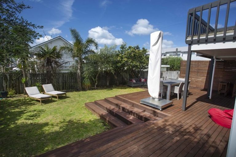 Photo of property in 202 Beverley Terrace, Whangamata, 3620